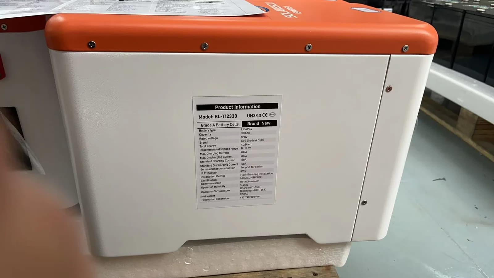 Baterie LiFePO4 Solarescu BL-T12330 12V (12.8V) 330Ah, 4.22 kWh, Celule EVE, Încălzire Automată, Smart BMS cu Bluetooth - poza 2
